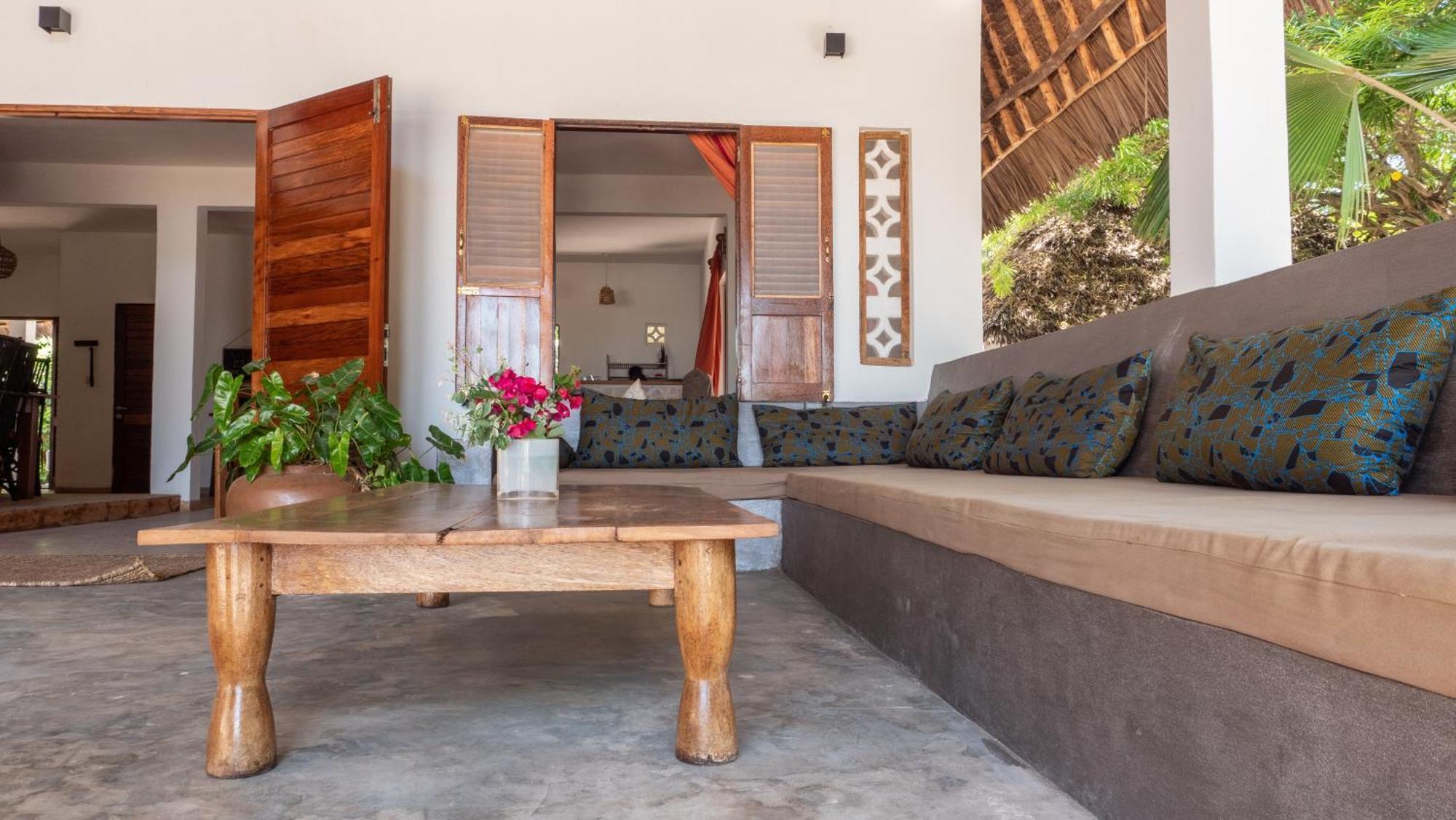 Raha Lodge Zanzibar Boutique Hotel ジャンビアニ エクステリア 写真