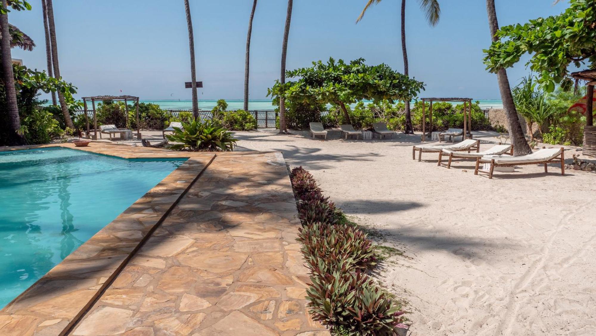 Raha Lodge Zanzibar Boutique Hotel ジャンビアニ エクステリア 写真