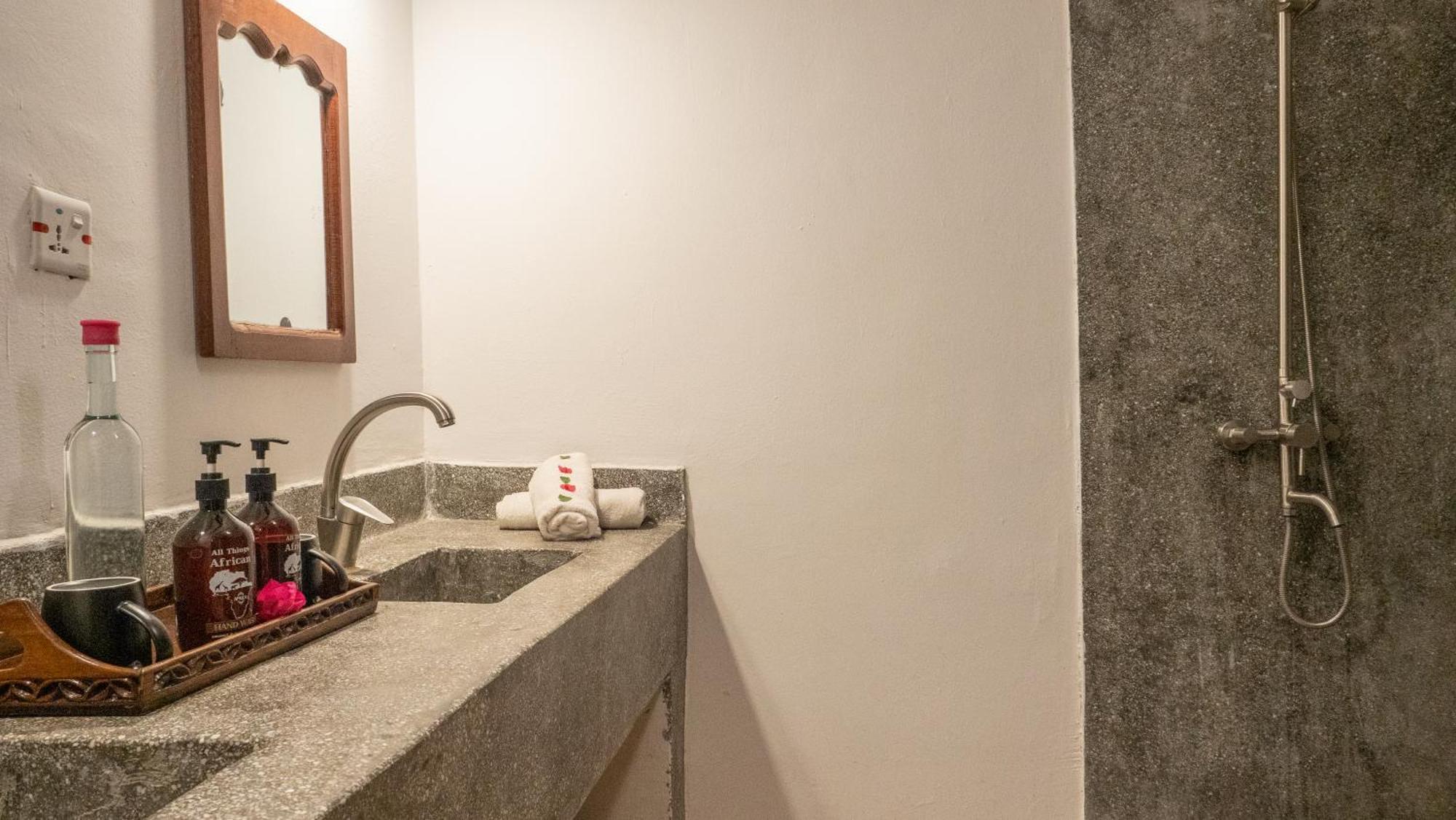 Raha Lodge Zanzibar Boutique Hotel ジャンビアニ エクステリア 写真