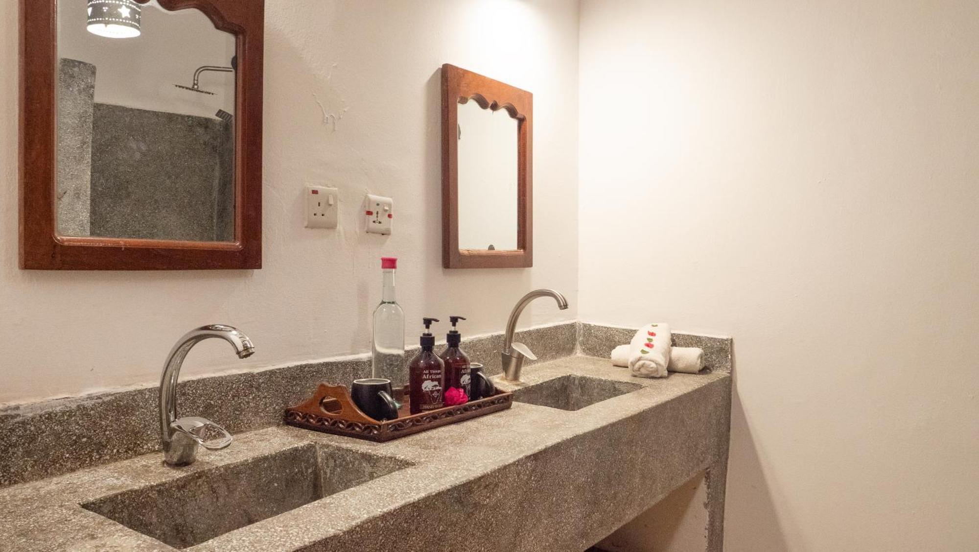 Raha Lodge Zanzibar Boutique Hotel ジャンビアニ エクステリア 写真