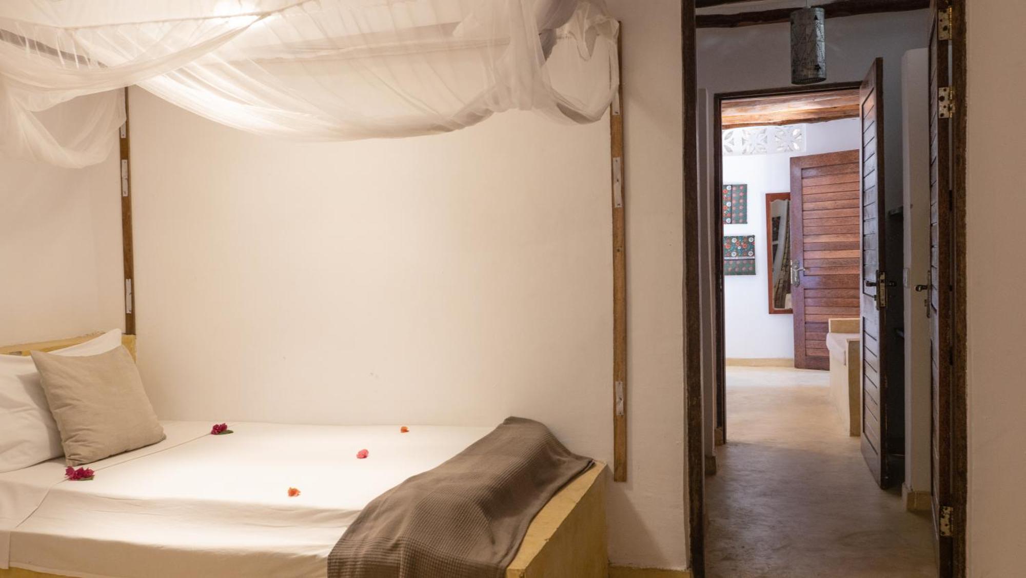 Raha Lodge Zanzibar Boutique Hotel ジャンビアニ エクステリア 写真