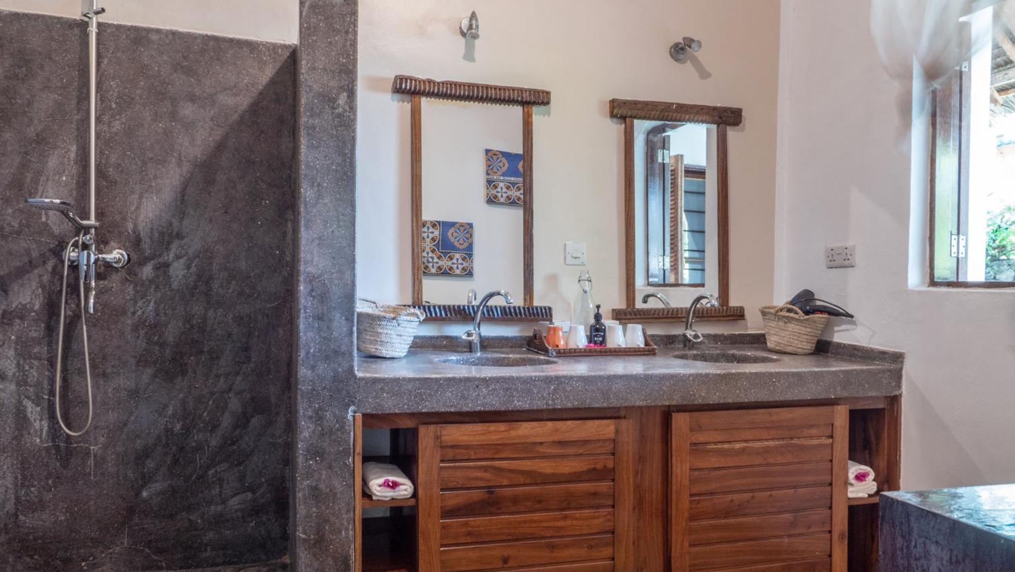 Raha Lodge Zanzibar Boutique Hotel ジャンビアニ エクステリア 写真