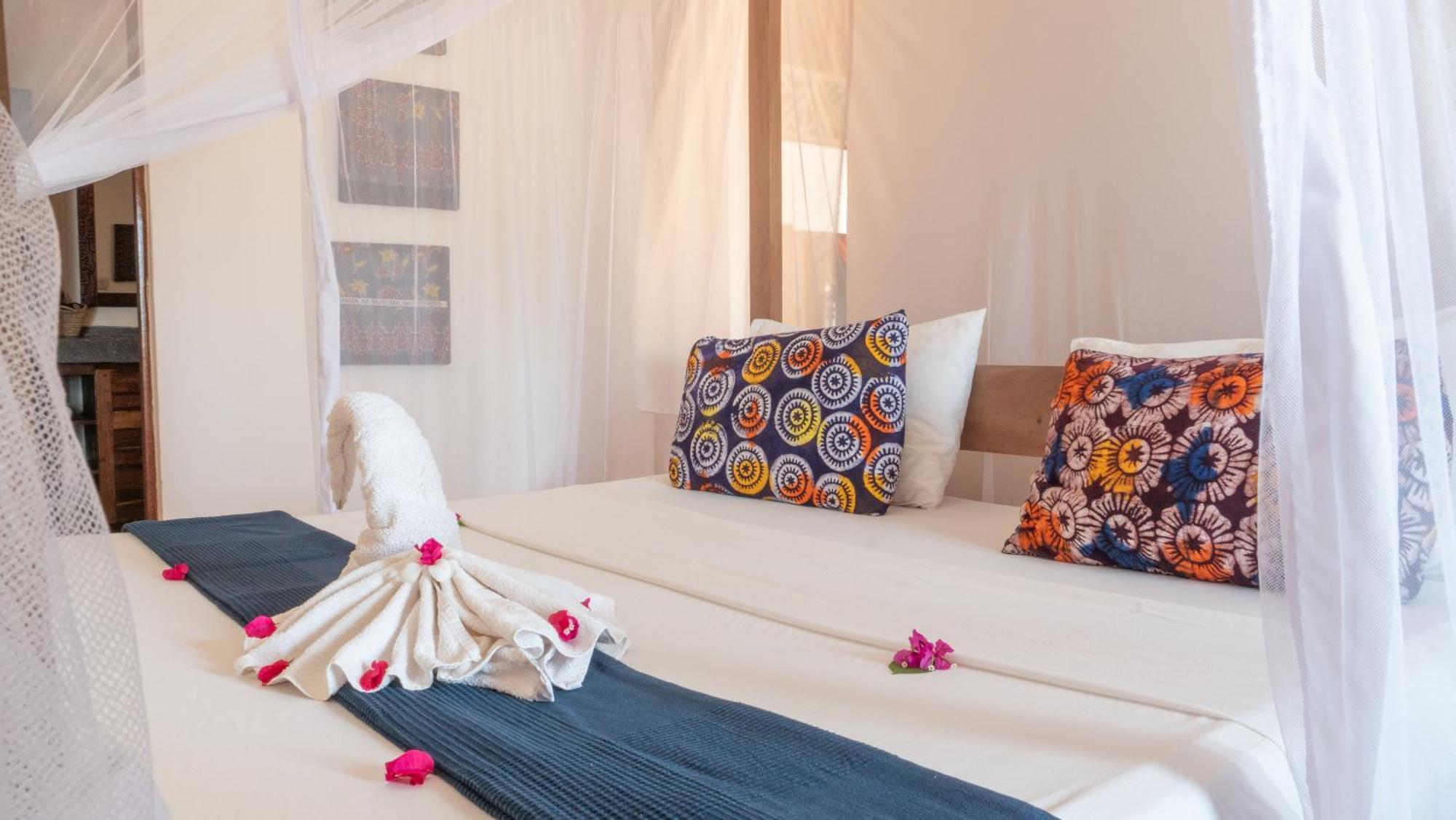 Raha Lodge Zanzibar Boutique Hotel ジャンビアニ エクステリア 写真