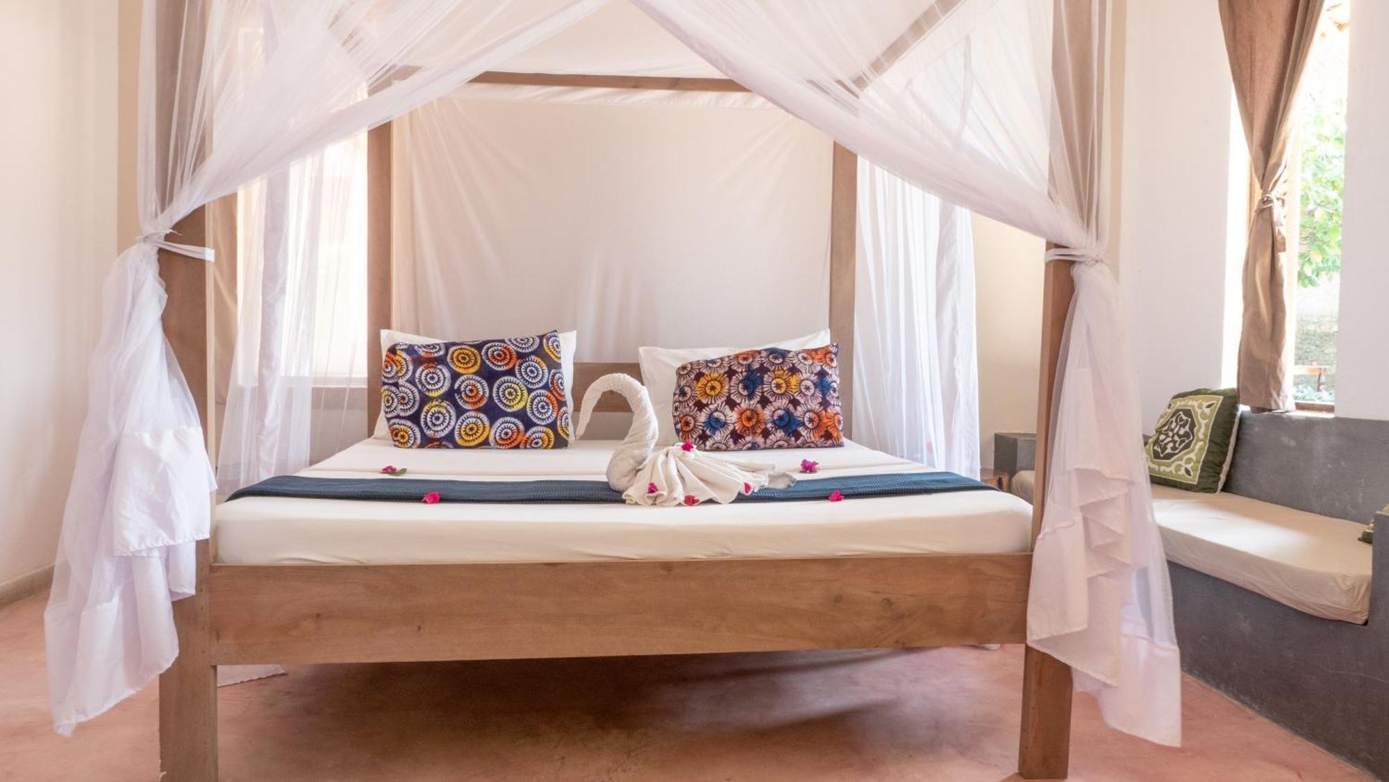 Raha Lodge Zanzibar Boutique Hotel ジャンビアニ エクステリア 写真